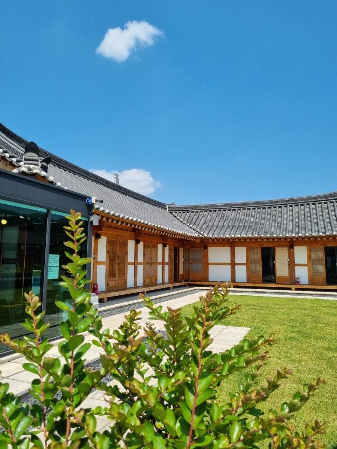 Wonhwaroo Villa Gyeongju Exteriör bild