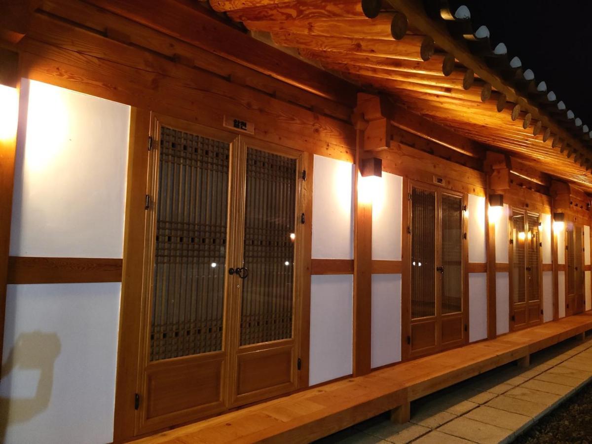 Wonhwaroo Villa Gyeongju Exteriör bild