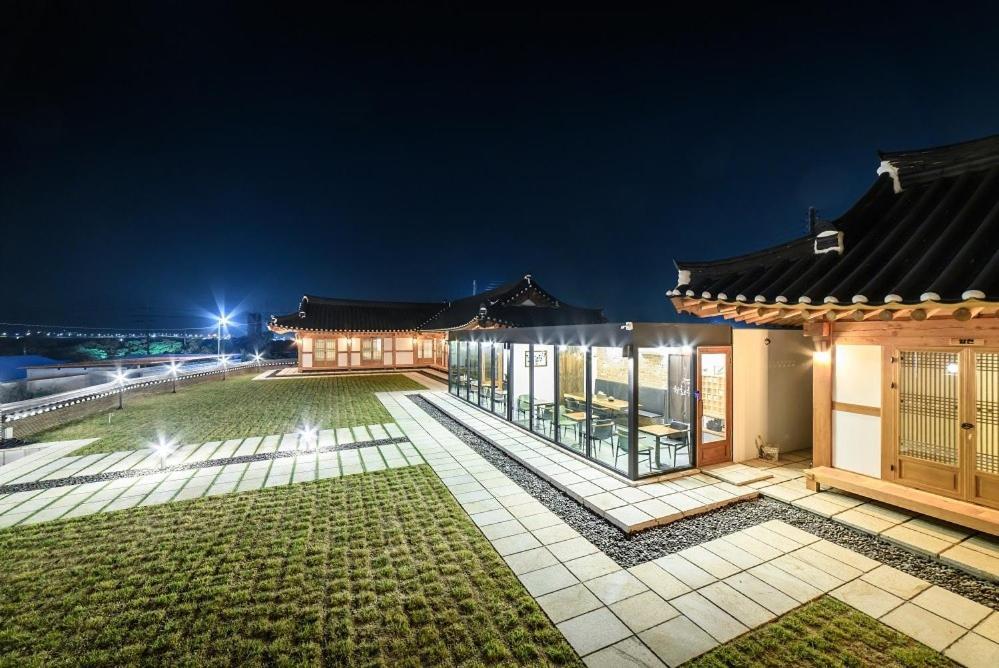 Wonhwaroo Villa Gyeongju Exteriör bild